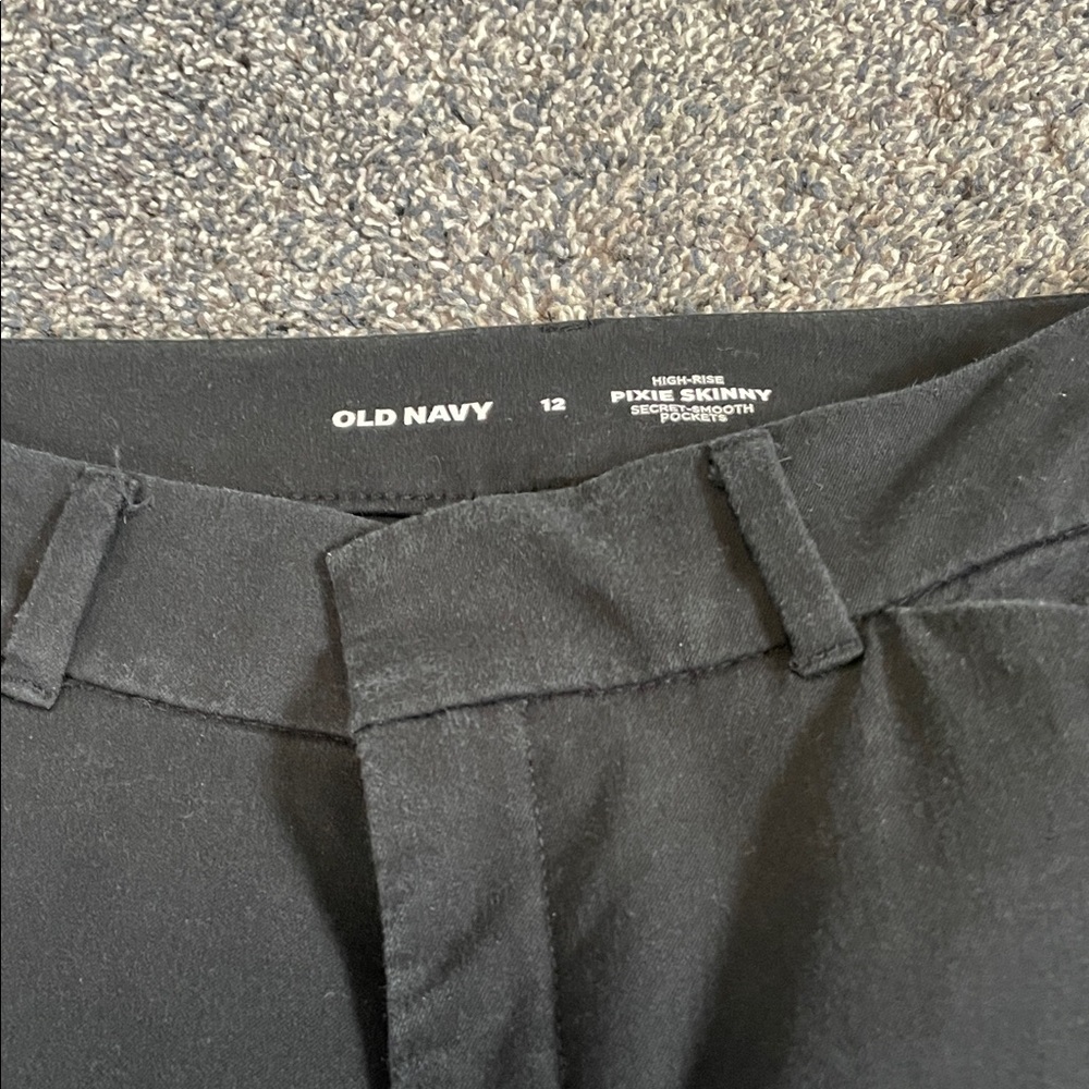 Old Navy Black Pixie Skinny Pants - Picture 2 of 2
